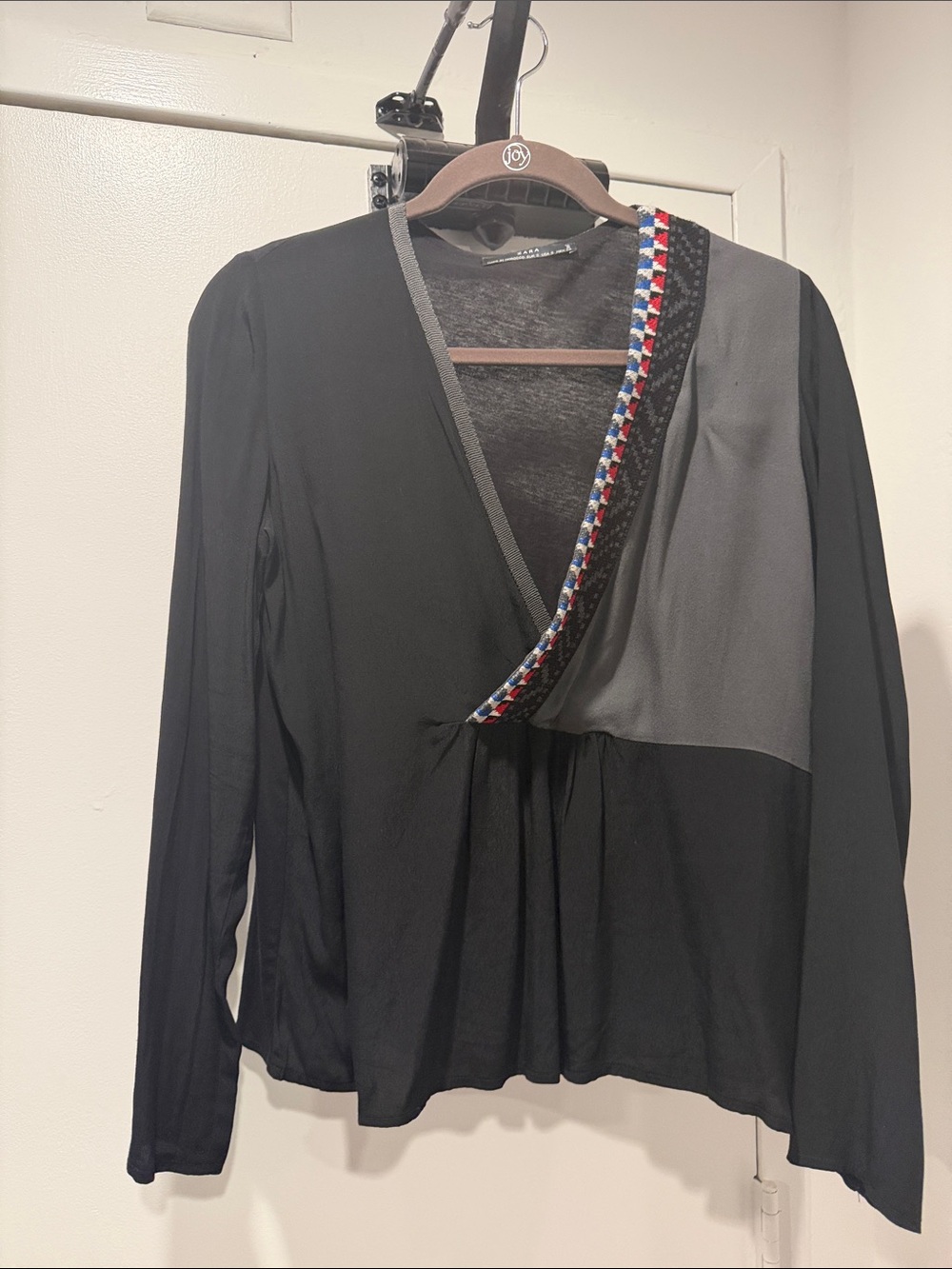 Zara Black and Gray Long-Sleeve V-Neck Top with Tricolor Trim